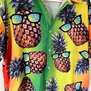 Mens Pineapple Print button up shirt Size: XL